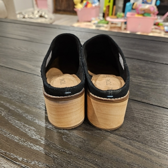 Tom's Leila Tassel Mules - Picture 5 of 7